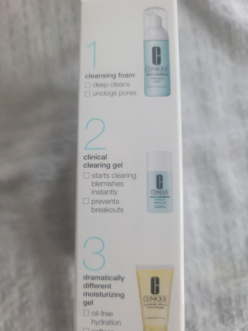 Clinique Acne Solutions Kit — Light Blue and Yellow - Picture 3 of 5